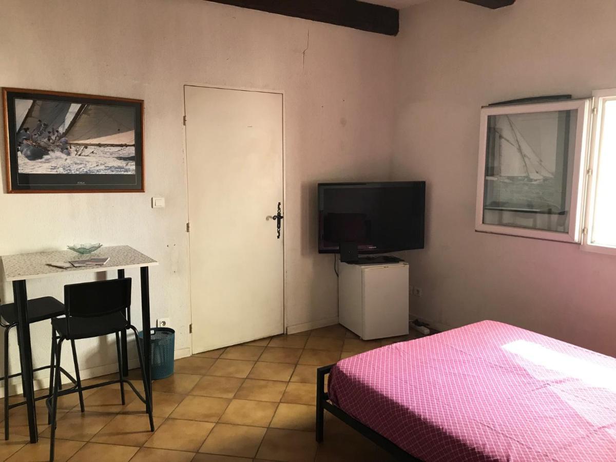 Chambre Climatisee Avec Sdb Privee Dans Une Villa Avec Piscine Ouverte D'Avril A Mi Octobre Marseille Bagian luar foto